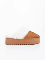 Papuci dama camel din material textil Delisia