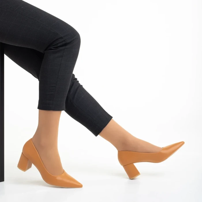 Pantofi dama camel din piele ecologica cu toc Amarilis